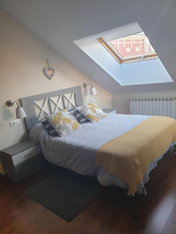 Atico Cine Colon Appartement Ribadeo Buitenkant foto